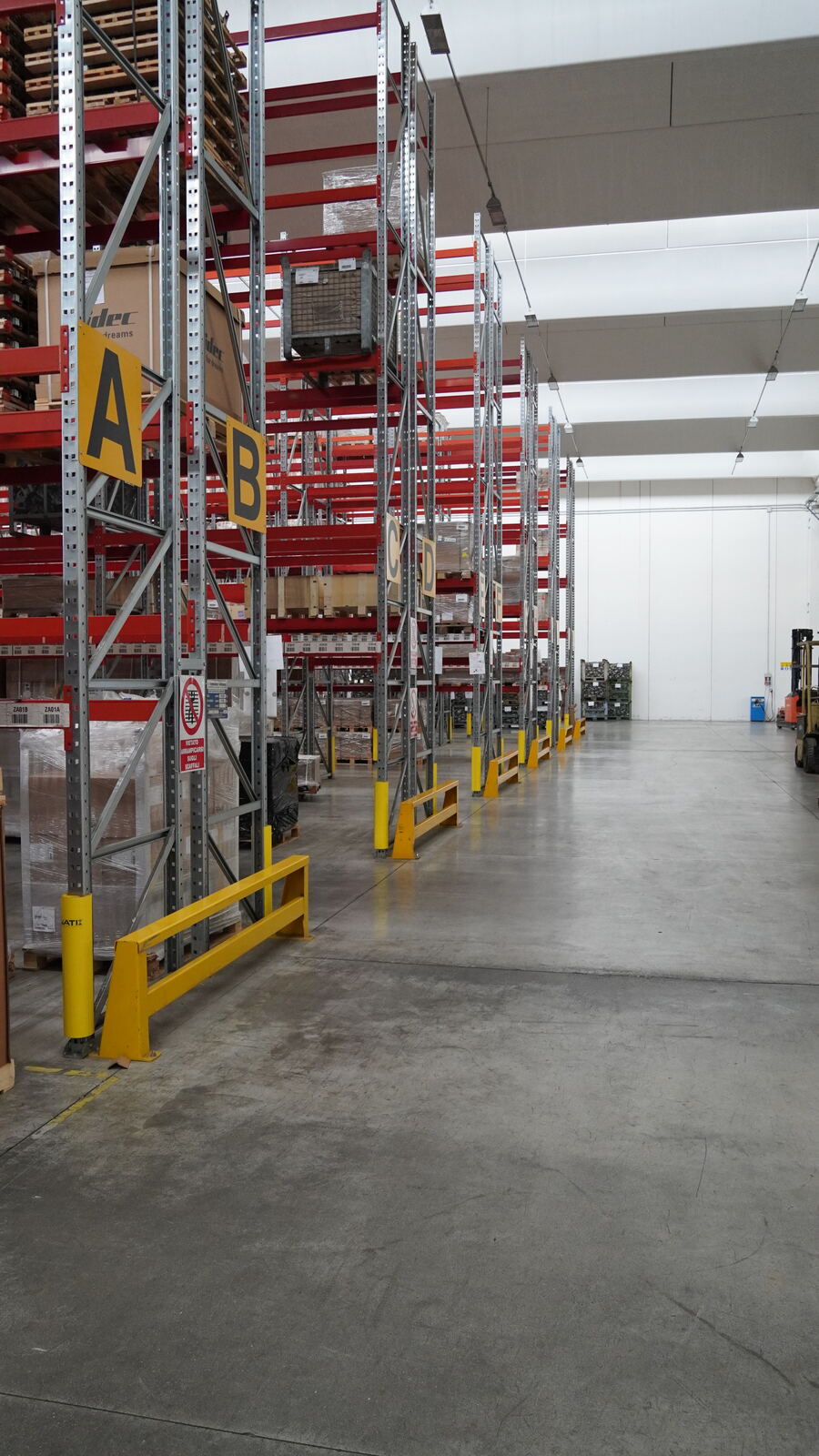 Six-level racking with marked pallet positions